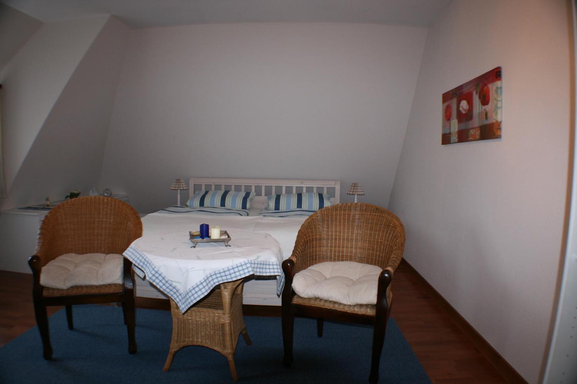 Ferienwohnungen Im Hotel Garni Zur Post Utersum Habitación foto