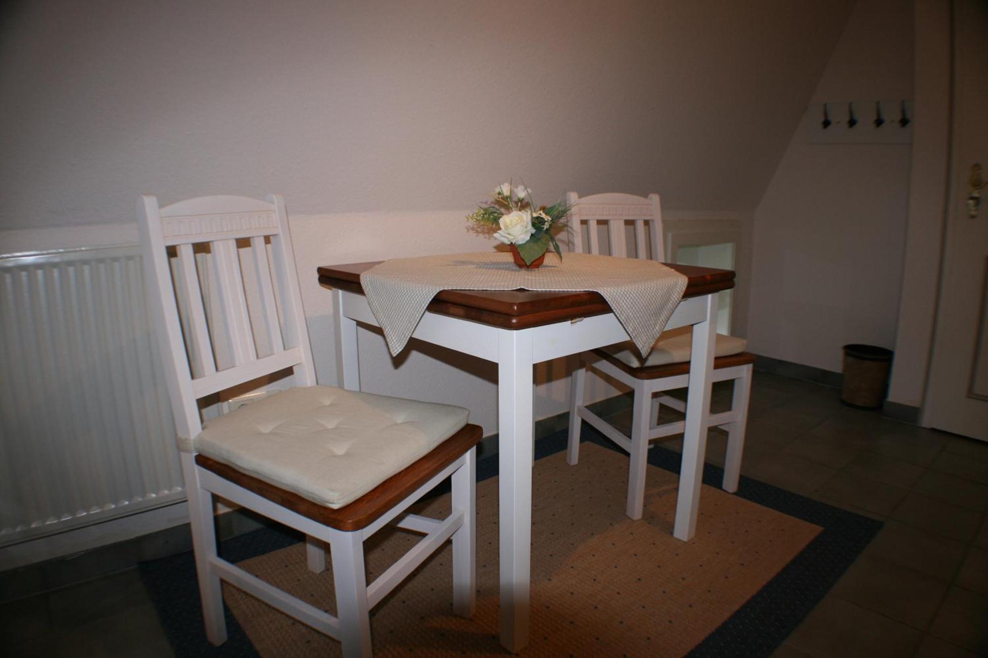 Ferienwohnungen Im Hotel Garni Zur Post Utersum Habitación foto