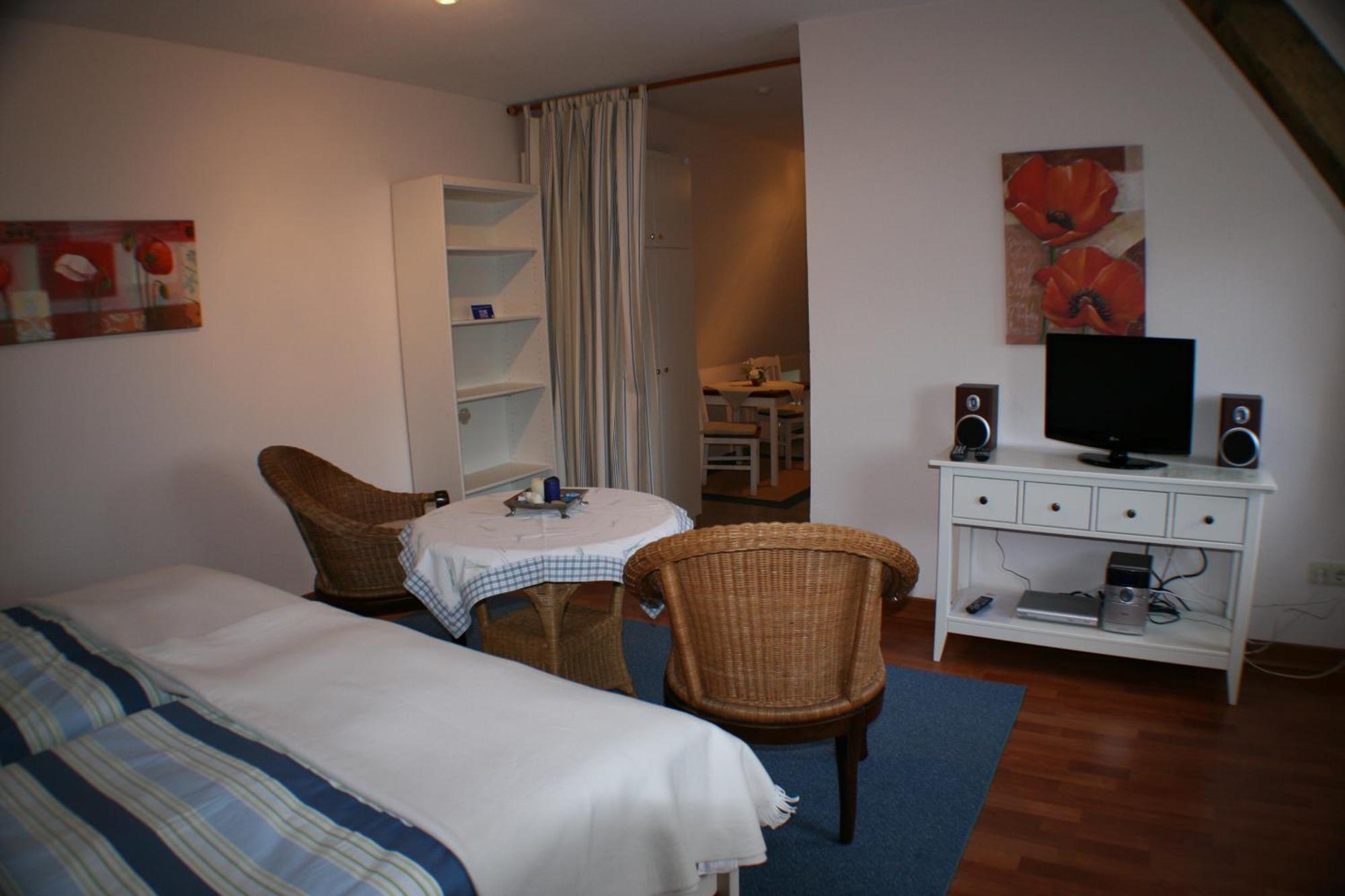 Ferienwohnungen Im Hotel Garni Zur Post Utersum Habitación foto